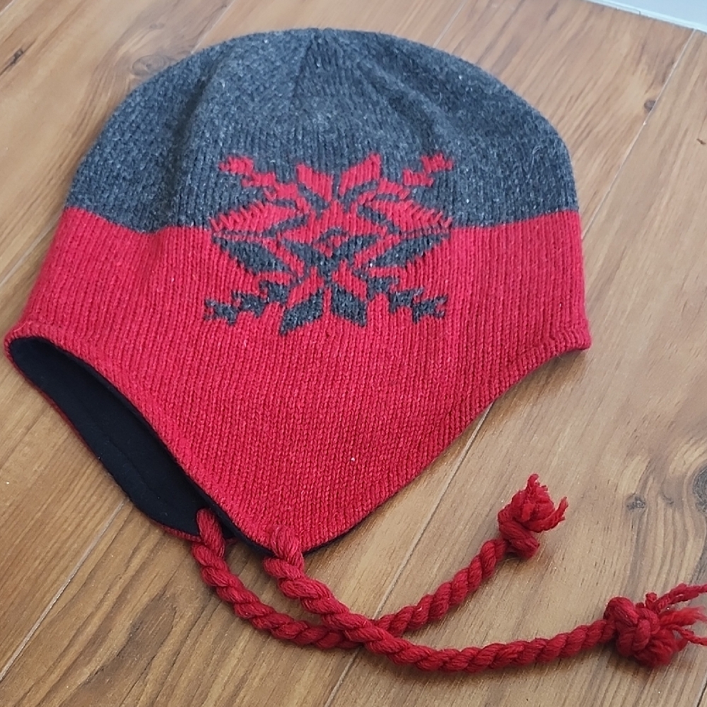 Brydon Hat 50% Ragwool/50% Acrylic Black Inside, Outsude Charcola And Red
